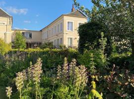 Au Jardin des Deux Ponts, romantisch hotel in Abbeville