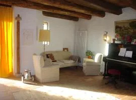 La Casa Altrui- Camere e Zona relax con Giardino