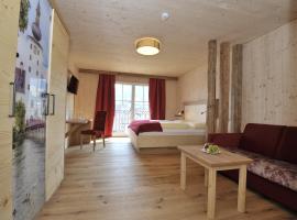 Das Dorfhotel Engl-Grafinger, hotel con estacionamiento en Pinsdorf