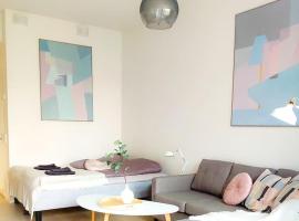 New studio Pastel near Helsinki airport in Kivistö, hotell Vantaas