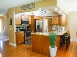 4BR/2.5BA Home boasting 2400sqft and Eat-in KTN