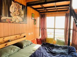 Into The Wild Stays, resort in Dhanaulti