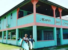 Aloha Guest House Nias, alquiler vacacional en la playa en Hilibotodane