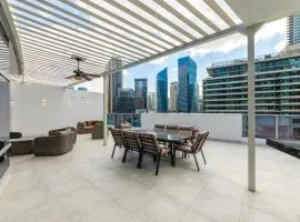 Maison Privee - Stunning 3-Floor Villa with Kids Room & Rooftop Terrace over Dubai Marina