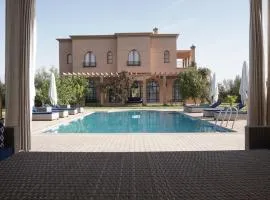 Saphir Paon - Luxury Villa in the middle of a farm