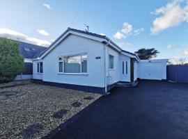 Gilfach-3 Bed-Dog Friendly-Detached Bungalow, Hotel am Strand in Trearddur