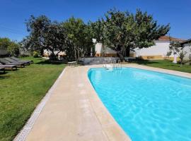 Casa do Patio - Très charmante villa 12 personnes 5ch avec piscine, hotel with parking in São Bartolomeu