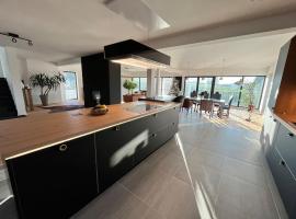 Maison petite Suisse luxembourg, khách sạn thân thiện với thú nuôi ở Berdorf