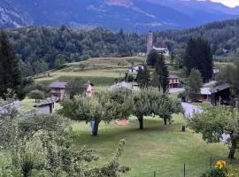 Casa Dorino - luogo idilliaco, ideale per famiglie, terrazza ed ampio giardino, vista montagne, sauna privata
