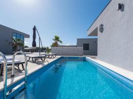 More Exclusive Villas and Spa, villa i Vir