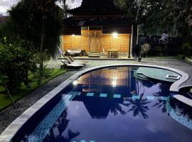 Meriki Losari Villas, in the heart of Bali island: Sukawati şehrinde bir villa
