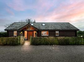 The Country Lodge at Hill House Farm Cheshire, hotel com estacionamento em Tarporley