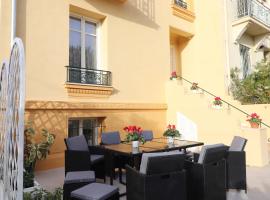 Maison familiale niçoise avec terrasse, villa em Nice