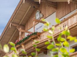 Hartlhof Urlaub am Baby- und Kinderbauernhof, hotel a Niederau