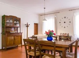 Bright Holiday Home in the countryside near Pisa