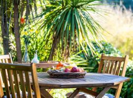 Nativo - Nature Studio with Kitchenette and private external bathroom, lodge en Nazaré