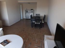 Alquilo departamento (termporario) para 6 personas en pleno centro, παραθεριστική κατοικία σε Necochea