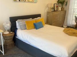 Ange's BnB - Self Contained Unit with Ensuite, B&B v mestu Lyndhurst