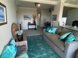 Aqua on Bribie 100 metres to Beach and Shops, Hotel in Bongaree