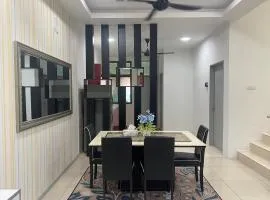 Klia Redza Homestay Kota Warisan Malay only