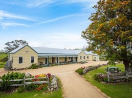 Henkley Cottage 1 Isaiah, farm stay in Central Tilba