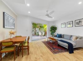 Little cove gem - walking distance to the most famous Noosa beach!