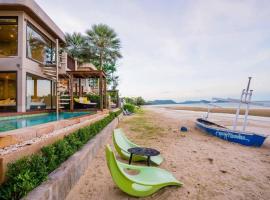 Aquar Stay Pool Villa @300yod สามร้อยยอด, hotel in Sam Roi Yot