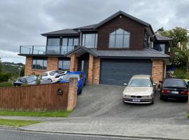 Luxury 5beds and 5bedroom, hotel in Lower Hutt