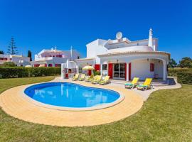 Villa Fragrancia Unico 4 Bedroom Villa Perfect For Families Pool, hotel in Porches
