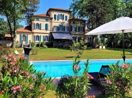 Oh, le château!, hotel v destinaci Almayrac