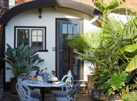 The Cabana - a romantic seaside getaway and garden, casa vacacional en Ryde