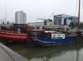 Boat-Apartment Rotterdam Fokkelina, хотел близо до Rotterdam Zuid Station, Ротердам