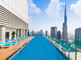 Paramount Hotel Midtown Flat with Burj Khalifa View, hotel cerca de Bay Avenue, Dubái