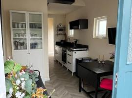 Renovated & private Tinyhouse Den Haag short stay appartment, Hotel in Den Haag