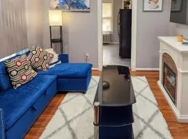 11 Mi to Manhattan Pet-Friendly Duplex with Yard!