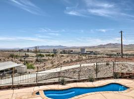 Bullhead City Home with Private Pool, Hot Tub and View, chata v destinácii Bullhead City