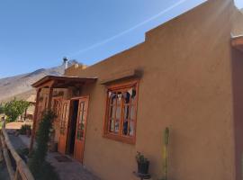 Casa Jardín de Hadas con Vista Panorámica, casa a Pisco Elqui