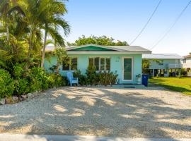 KCB Bungalow, cottage in Key Colony Beach