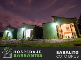 Hospedaje Barrantes, viešbutis šeimai mieste Coto Brus
