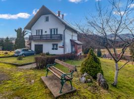 Amazing Home In Crni Lug With House A Panoramic View, hotel em Crni Lug