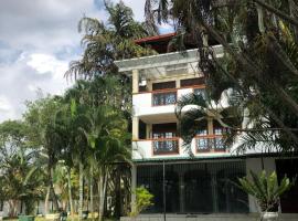 Amani Lake Resort, hotel en Moratuwa