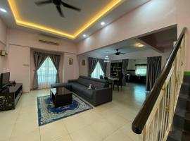 [Fully A/C] Spacious And Comfy Casa San Uno, hotel in Sandakan