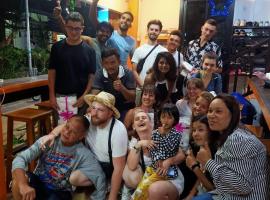 Voyagers Hostel, hotel dicht bij: Pirate Island Adventures, Phi Phi-eilanden