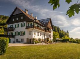 Villa Weiss, hotell sihtkohas Attersee am Attersee