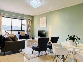 Cozy Self Catering Apartment with Golf Course Views, Jackal Creek Golf Estate – hotel w pobliżu miejsca Honeydew Mazes w mieście Roodepoort