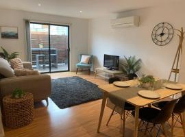 Affordable 2BR Apartment near Melbourne CBD, готель з парковкою у місті Maribyrnong