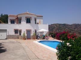Countryside private apartment with pool & sea view, hotel in Torrox