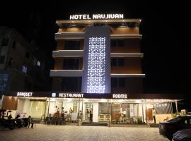 HOTEL NAVJIVAN, hotel v destinaci Vevji