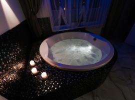 Kiss Apartment, hotel com banheiras de hidromassagem em Silutė