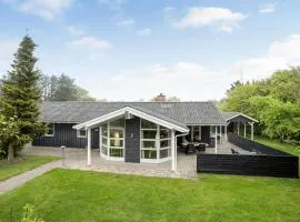 Nice Home In Hjrring With 4 Bedrooms, Sauna And Wifi